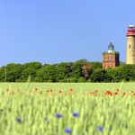 Leuchttürme am Kap Arkona<br>
Der Schinkelturm, ältester Leuchtturm an der Ostseeküste, wurde 1826/27 im Backsteinstil erbaut und dient heute Ausstellungen und Hochzeiten als Kulisse. Sein großer Bruder von 1905 hat eine Höhe von 35 Meter und ist heute noch in Betrieb. <br>
(Foto: Rügen, Kap Arkona, Leuchtturm, Leuchttürme, © BildPix.de  Fotolia.com)